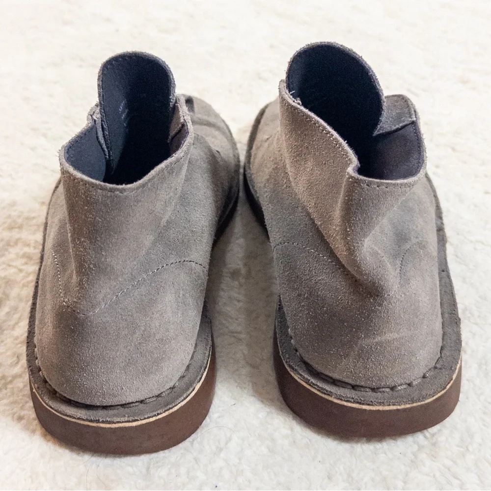 Men's Gray Suede Chukka Boots Clarks